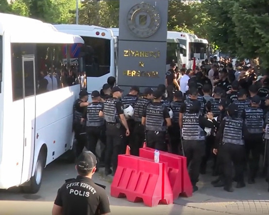 Bakanlık önündeki eyleme polis müdahalesi: Madenciler gözaltına alındı