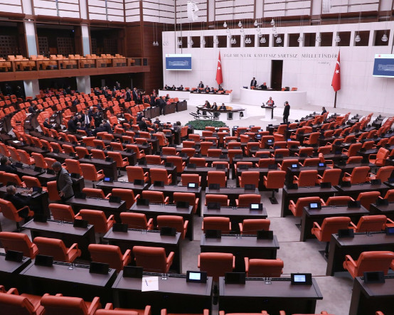Fon soruşturması Meclis gündeminde: DEM Parti'den Bakan Şimşek'e 26 soru