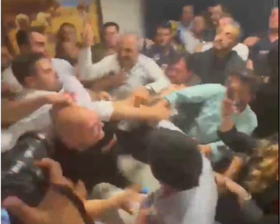 AK Parti, Yeni Parti ve CHP ayrı aday çıkardı: Menderes Belediye Başkanvekilliği seçimlerinde yumruklu kavga