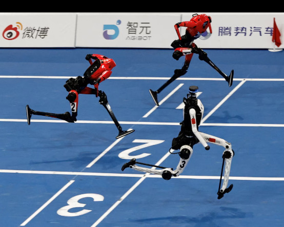 Usain Bolt'u bile geride bırakan Çinli insansı robot 100 metreyi 8,86 saniyede koştu
