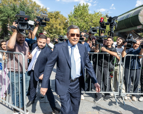 Melih Gökçek'ten 'sakız' açıklaması: Çiğneme tabletiydi, çöpe attım