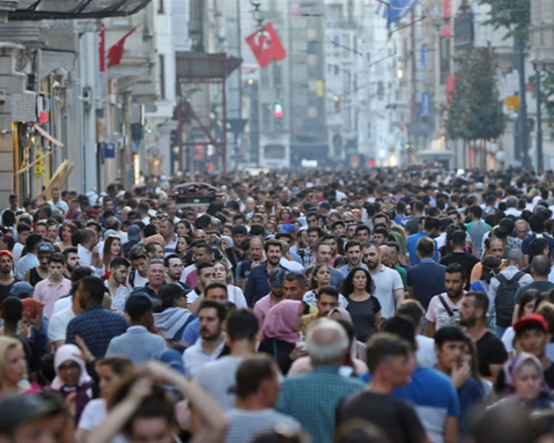 Aynı anda farklı yönlere: Toplumsal duyguların bileşkesi nerede oluşacak?