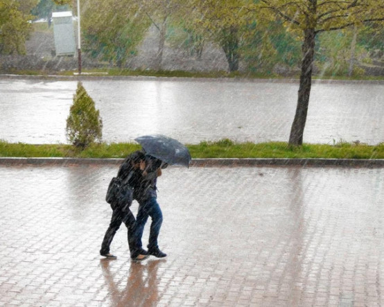 Meteoroloji'den İstanbul dahil birçok ile sağanak uyarısı: Sel ve su baskını riski