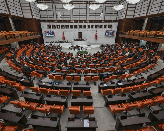 Fonların tasfiyesine ilişkin kanun teklifinde değişiklik: AK Parti'nin önergesine muhalefetten sert tepki