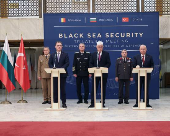 Bakan Güler'den Rusya ve Ukrayna'ya uyarı: Türkiye, Romanya ve Bulgaristan Karadeniz için toplandı