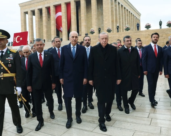 Cumhurbaşkanı Erdoğan başkanlığındaki devlet erkanı Anıtkabir'i ziyaret etti