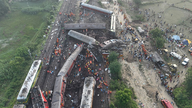Hindistan'daki tren kazasında ölü sayısı 288'e yükseldi