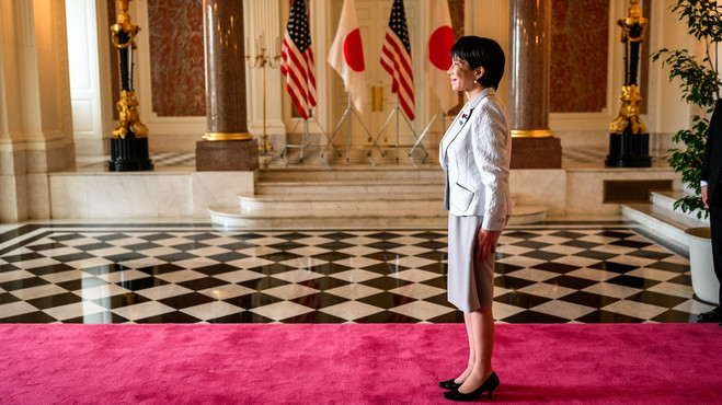 Çantası, kalemi, krakerleri yok sattı: Takaichi, kendisine "bayılan" gençler sayesinde seçimden zaferle çıkabilir