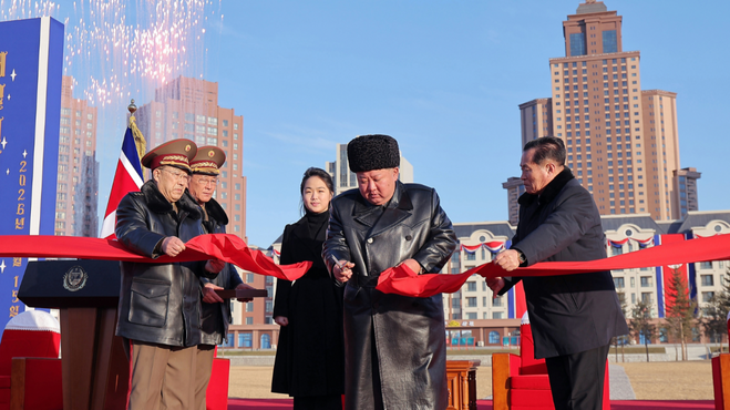 Kim Jong Un'dan Ukrayna'da hayatını kaybeden asker ailelerine toplu konut