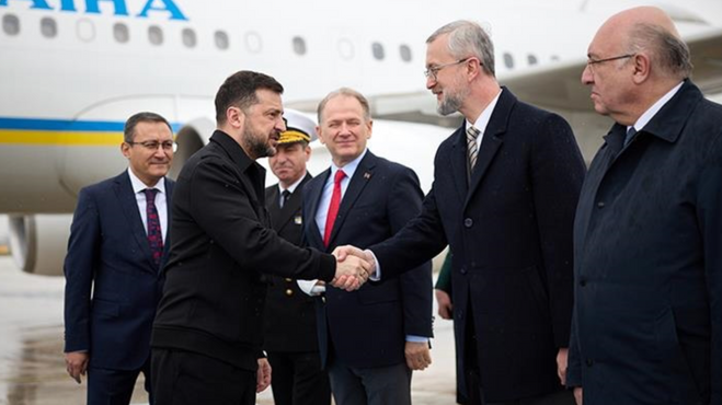 Cumhurbaşkanı Erdoğan, Ukrayna Devlet Başkanı Zelenski'yi resmi törenle karşıladı