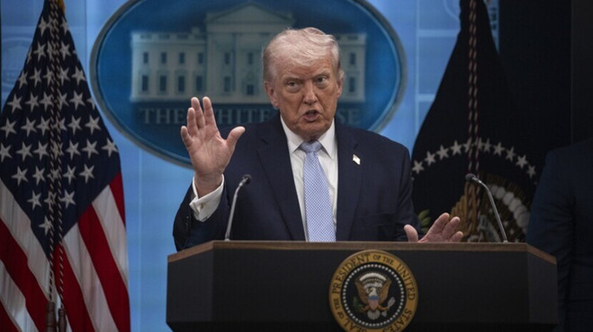 Trump: ABD Ordusu, Hürmüz'den geçen tüm gemileri abluka altına almaya başlayacak