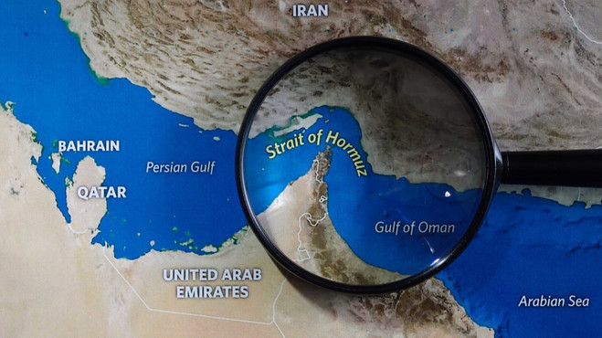 İran, Umman'da bir gemiye ateş açtı