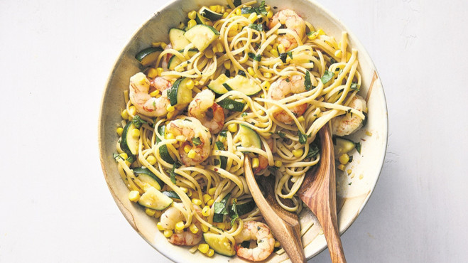 Kabak, mısır ve karidesli linguine