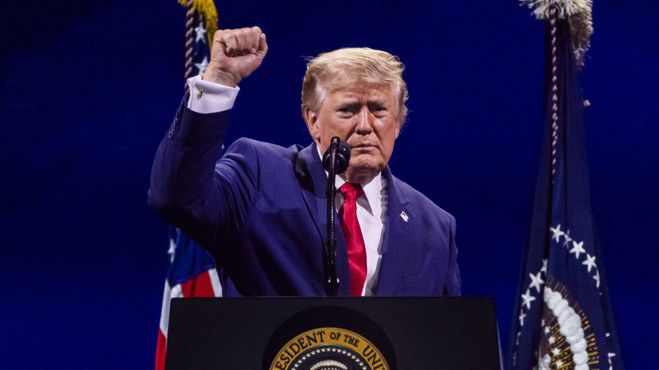 Trump mazot uğruna demokrasiyi satıyor