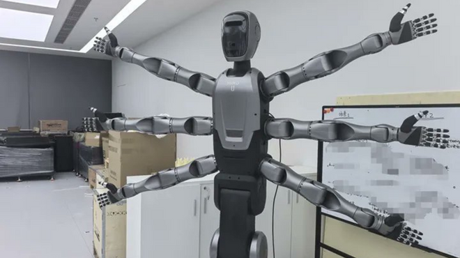 Miro U: Dünyanın ilk altı kollu, tekerlekli insansı robotu