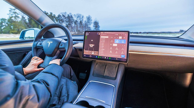 Bilim kurgu değil: Eski eşinin Tesla'sını ele geçiren iş insanı genç kadına işkence etti