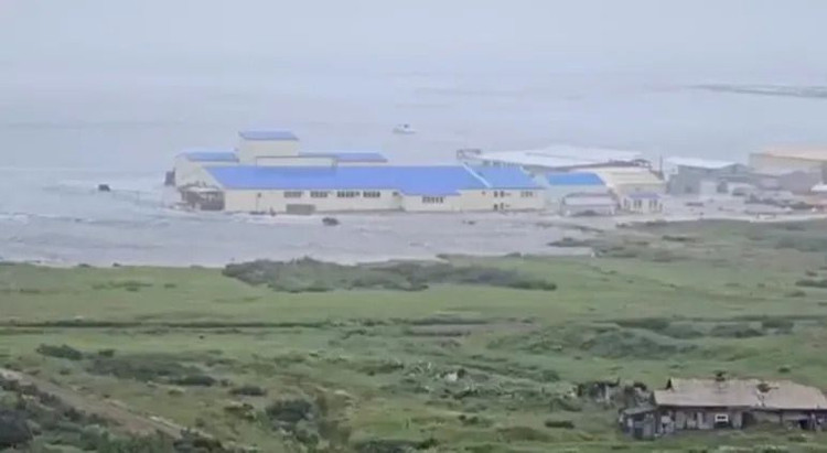 Rusya'daki liman kenti Severo-Kurilsk’te gemiler sürüklendi, olağanüstü hâl ilan edildi