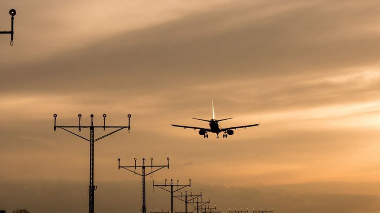 İran hava sahasını dünyaya kapattı