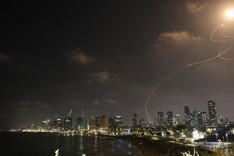 Kudüs ve Tel Aviv’de patlamalar