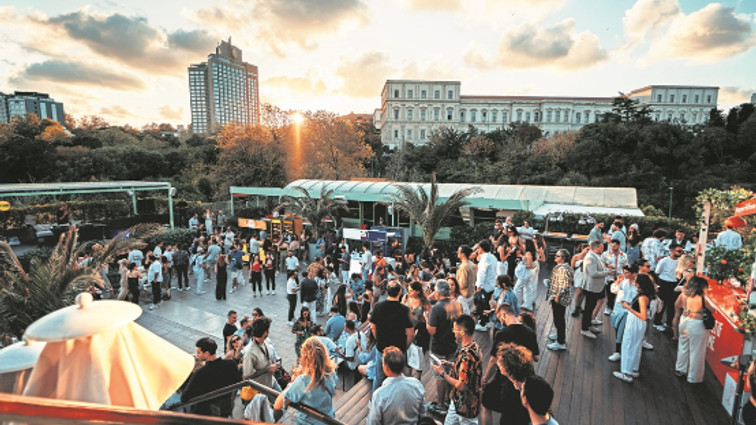 Festivallerle eylüle merhaba