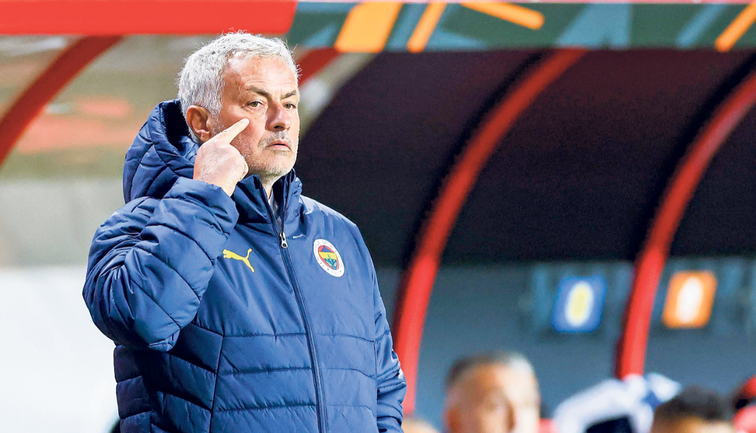 Mourinho ile Fenerbahçe arasında uyum sorunu var