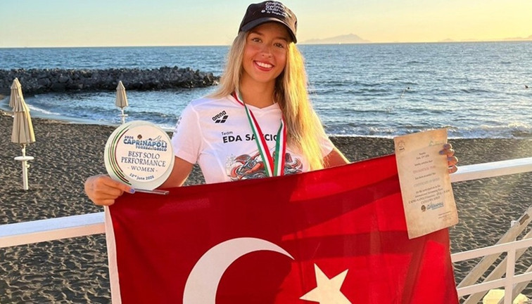 Eda Savcıgil, Catalina Kanalı'nı çifte rekorla geçti