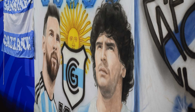 Messi Dünya Kupası’na damga vururken Maradona’nın mirası için küresel savaş sürüyor