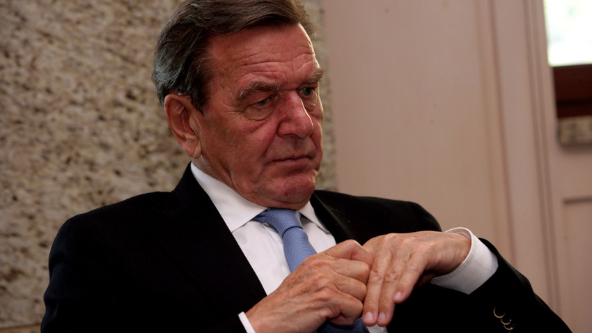 Almanya eski Başbakanı Schröder'in Rusya yanlısı tutumu istifa getirdi