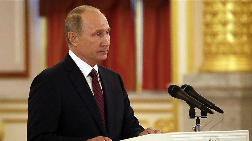 Kremlin: Putin bilge ve kültürlü olduğu için Biden'a yanıt vermedi
