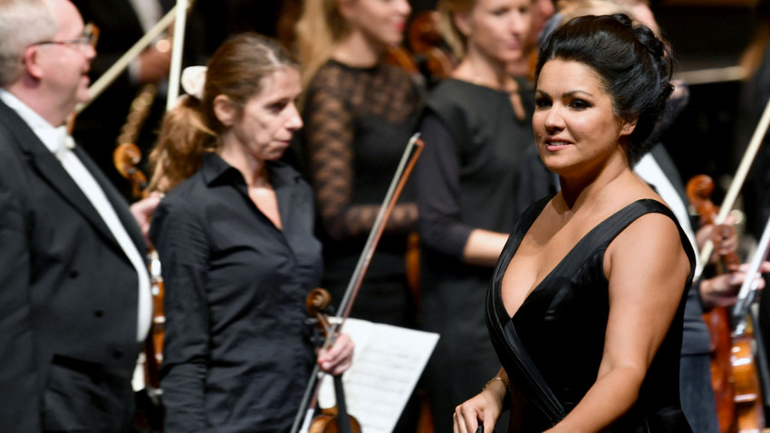 Metropolitan Operası Rus soprano Anna Netrebko'nun işine son verdi