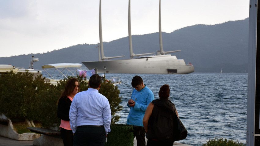 Rus milyarder Andrey Melnichenko'ya ait dünyanın en büyük yelkenlisi Sailing Yacht A'ya el kondu