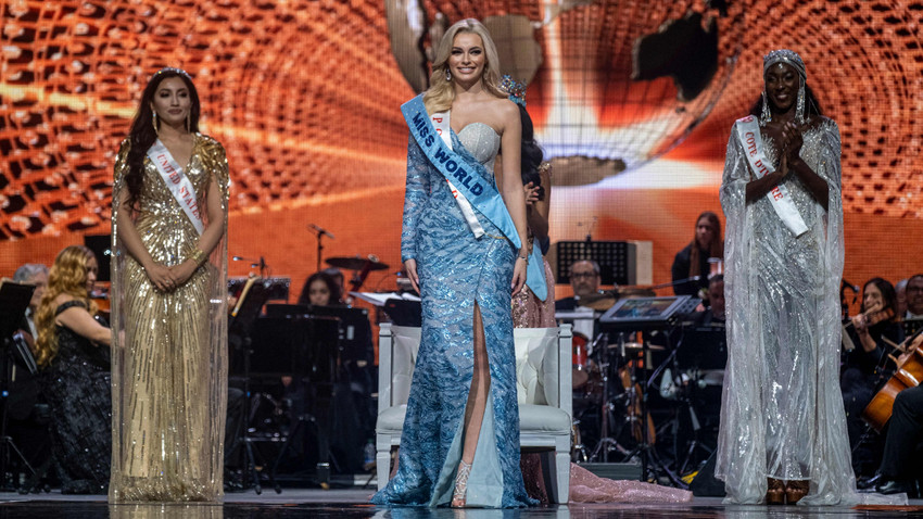 Miss World 2021 birincisi Polonyalı Karolina Bielewska oldu