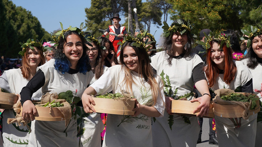 Ege'nin gastronomi buluşması Alaçatı Ot Festivali başladı