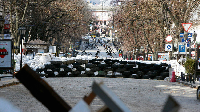 Odesa halkı kendi olanaklarıyla işgale direnmeye çalışıyor (Fotoğraf: STR/NurPhoto via Getty Images)