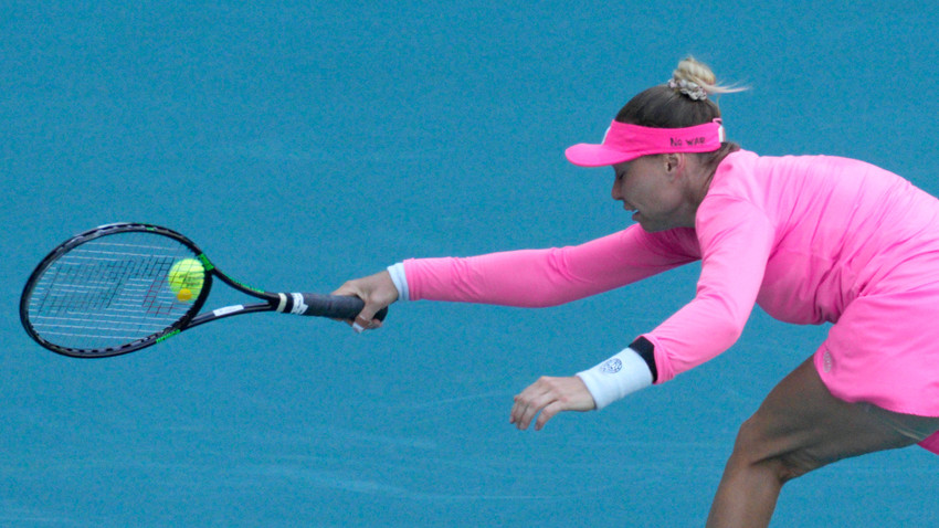 Rus tenisçi Vera Zvonareva maça "savaşa hayır" yazan şapkasıyla çıktı