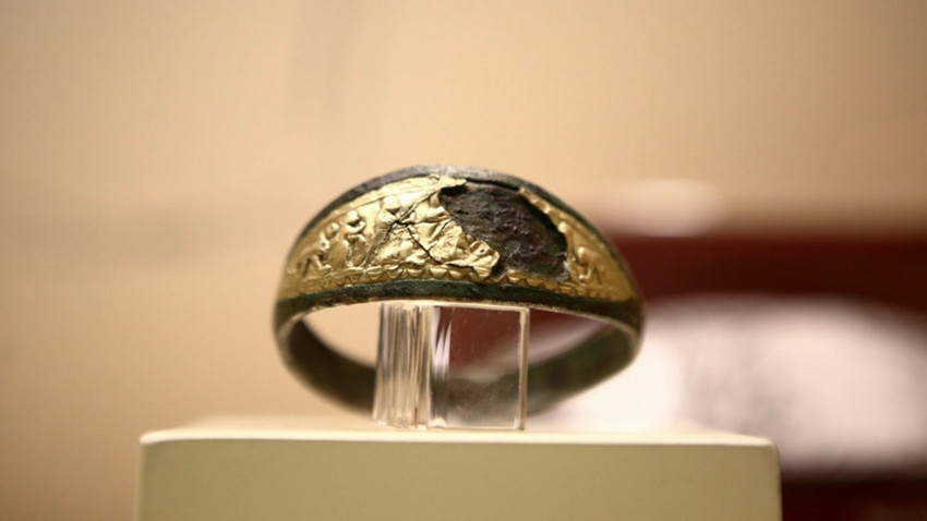 Tarlada bulunan 3 bin 300 yıllık bilezik Çorum Müzesi'nde sergileniyor