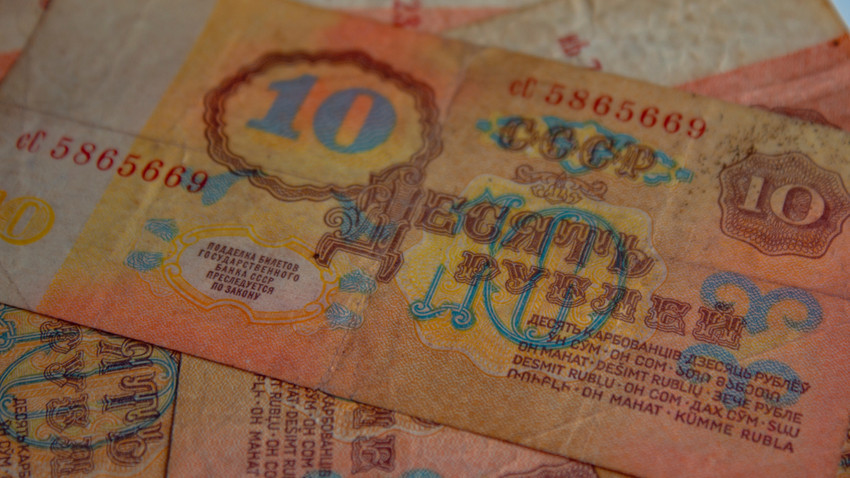Rus rublesi dolar karşısında savaş öncesindeki durumuna yükseldi