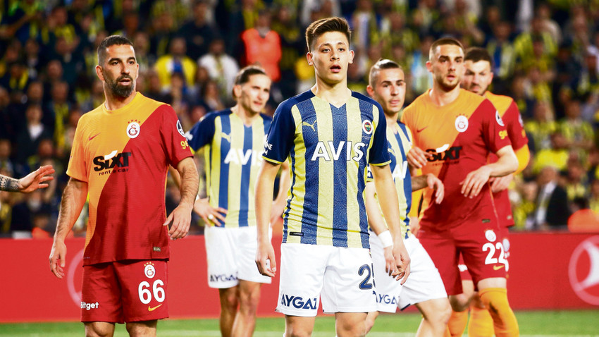 Ülkede futbolun yerinin ve yönünün simgesi: Maçın sonunda 35 yaşındaki Arda Turan ve 17 yaşındaki Arda Güler oyuna girdi