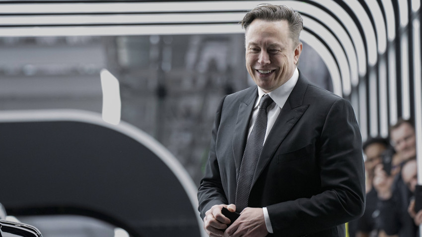 Elon Musk 8,5 milyar dolarlık Tesla hissesi sattı