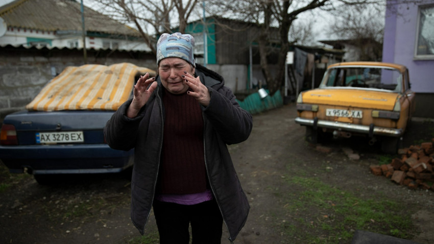 Husarivka'da bombardıman sırasında kocasını kaybeden biyoloji öğretmeni Lubov Dvoretska. 14 Nisan 2022. (Tyler Hicks/ The New York Times)