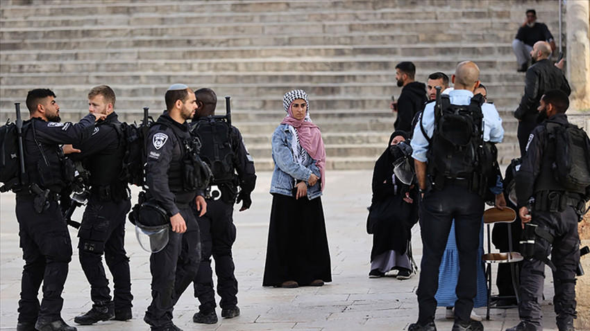 İsrail polisinden Mescid-i Aksa'ya bir baskın daha