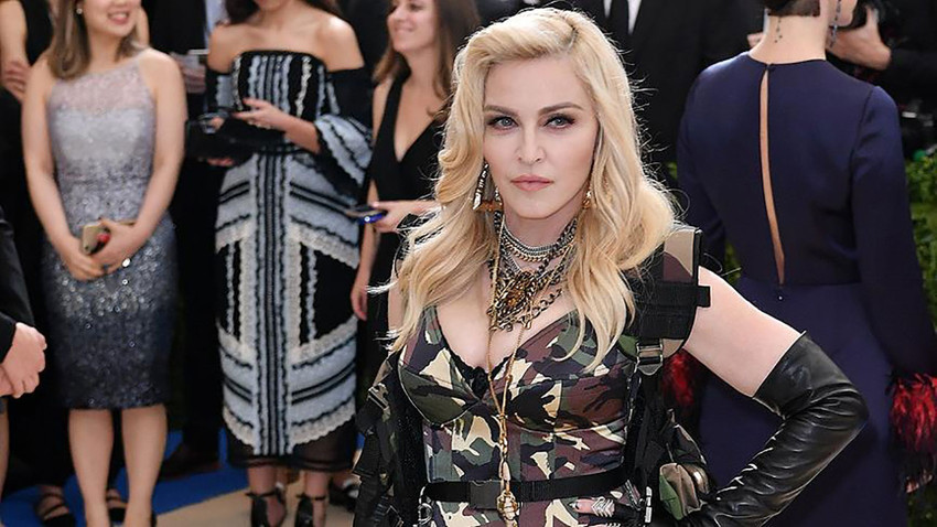 Madonna 3 yılın ardından tekrar bekar