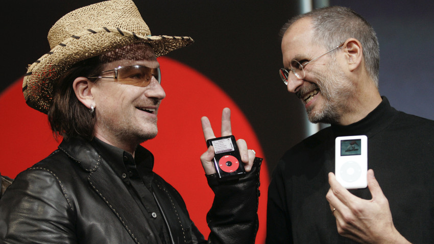 Müzisyen Bono ve Steve Jobs (Fotoğraf: Peter DaSilva/The New York Times)