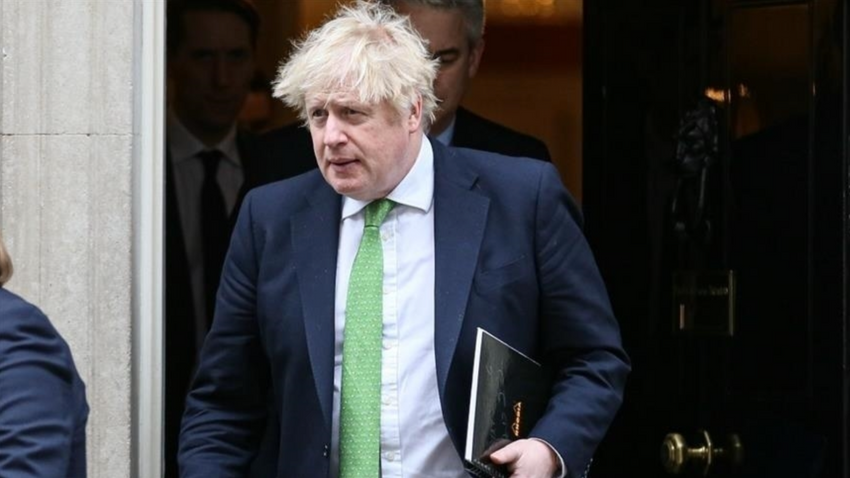 Boris Johnson'ın Covid-19'a rağmen katıldığı partiden fotoğraf basına sızdı