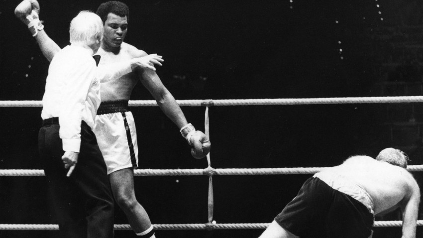 Muhammed Ali'nn, Richard Dunn'u yere serdiği boks maçı, 1976