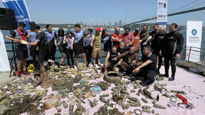 İstanbul Boğazı'nda çöp toplama etkinliği