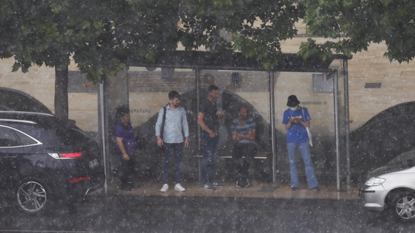 Ankara'da beklenen yoğun yağış nedeniyle eğitime ara verildi