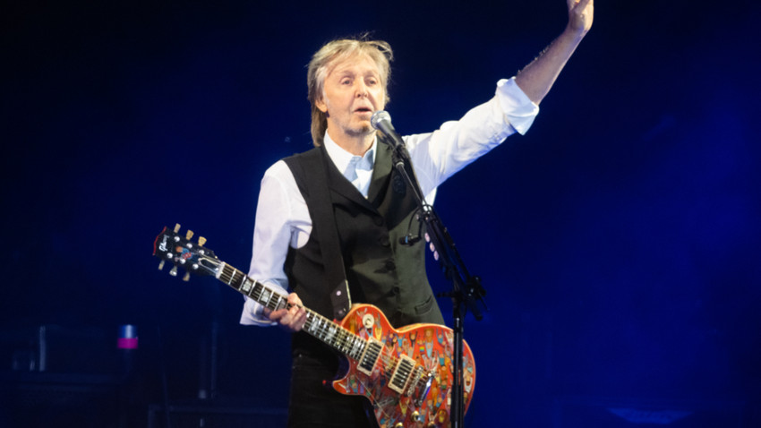 Paul McCartney John Lennon'un sesiyle ile düet yaptı