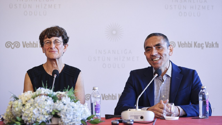 Vehbi Koç Vakfı İnsanlığa Üstün Hizmet Ödülü'nün ilki BioNTech'in kurucuları Şahin ve Türeci'ye