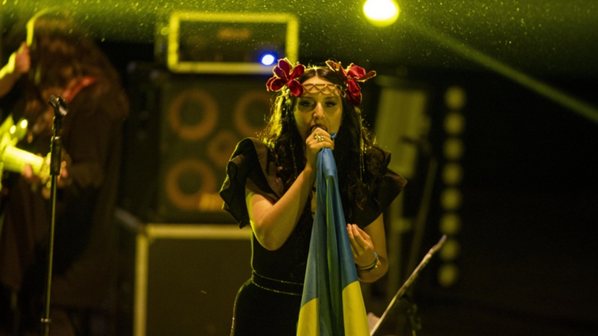 Sanatçı Jamala'dan Ukraynalı savaş mağduru çocuklar için konser